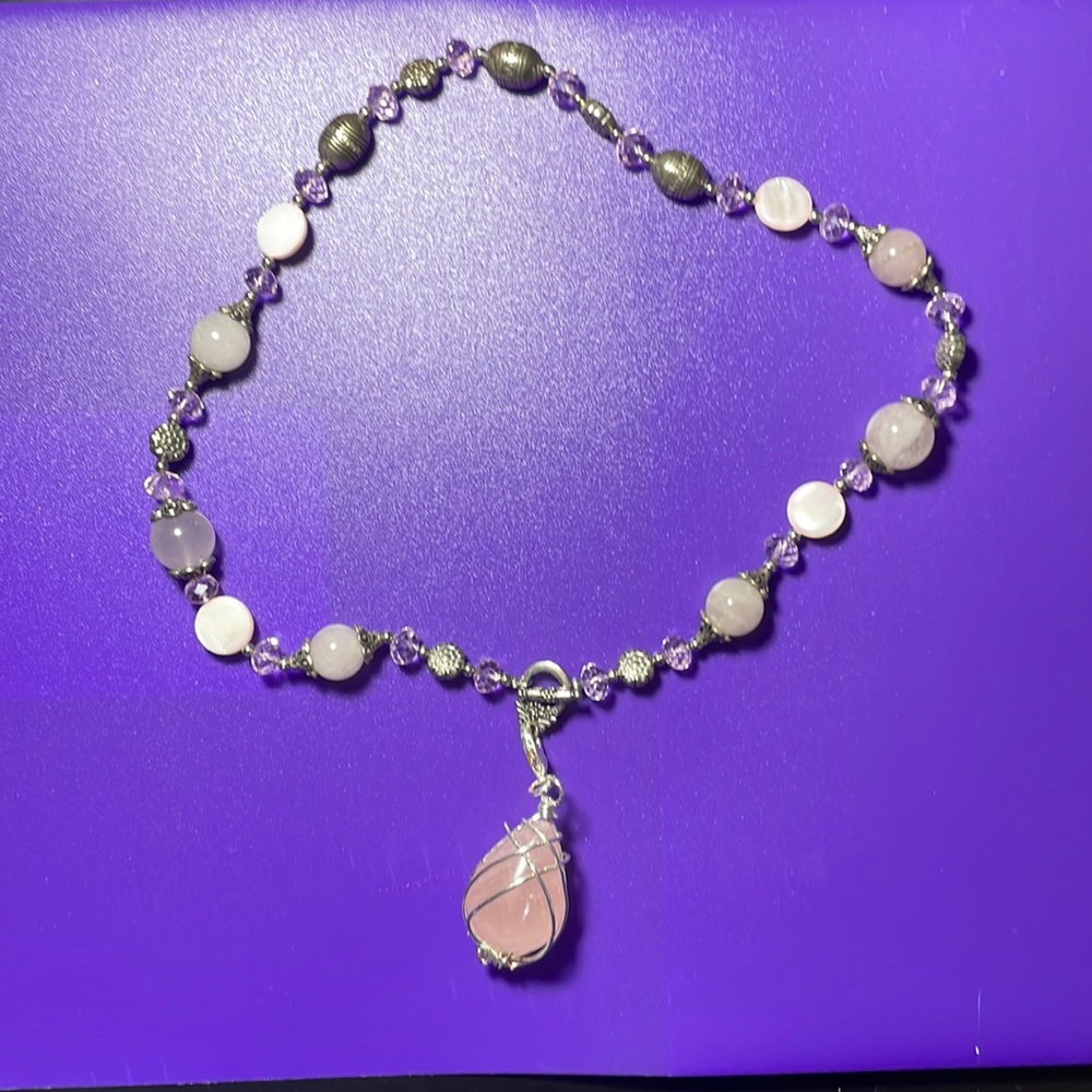 ROSE QUARTZ NECKLACE